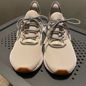 New Balance ROAV women’s